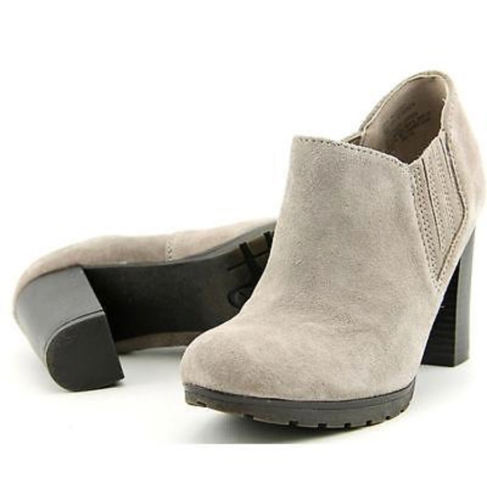 NWT NIB Genuine Suede Bootie by White Mountain